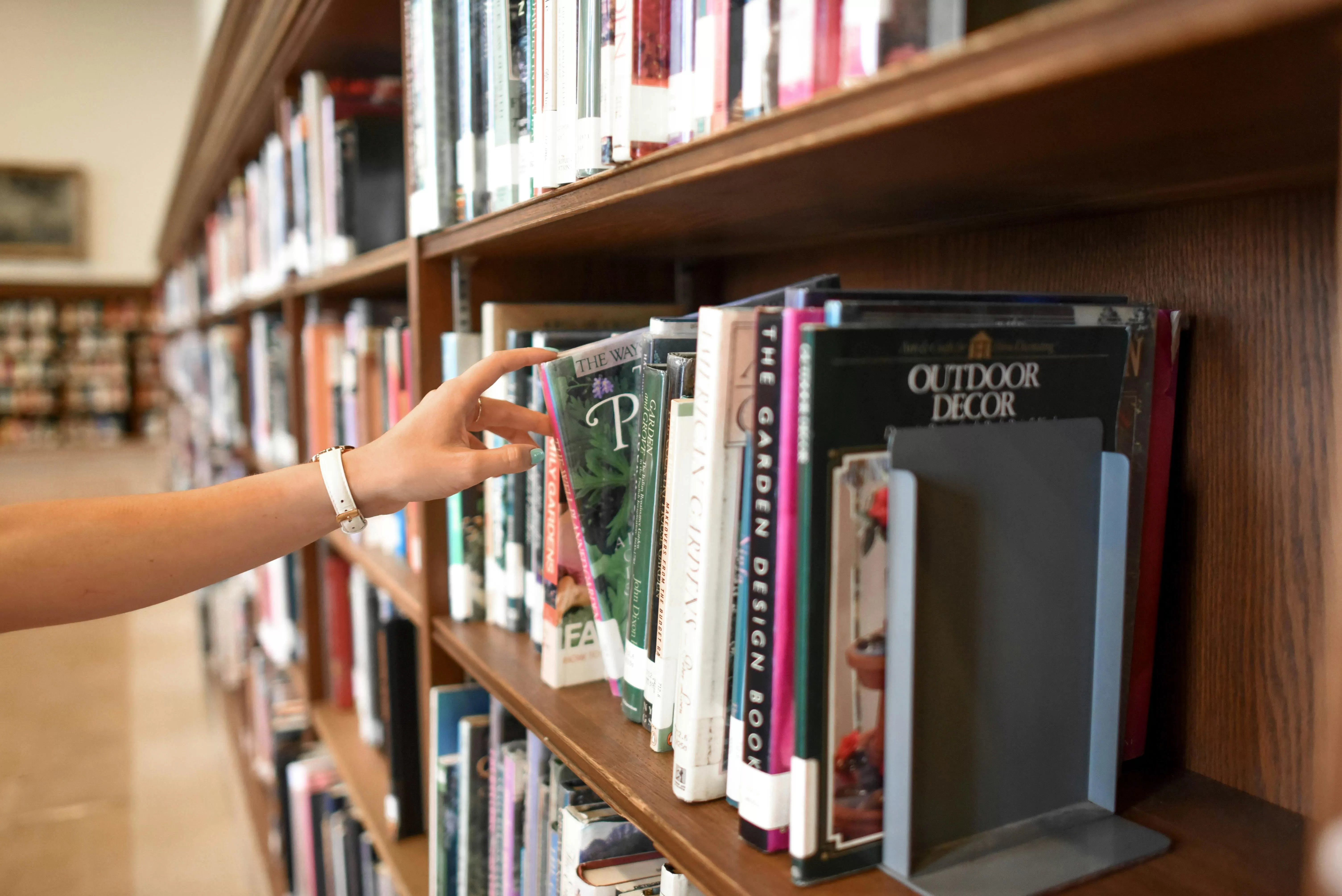 Czy uczelnia posiada własną bibliotekę i jaka jest jej jakość?