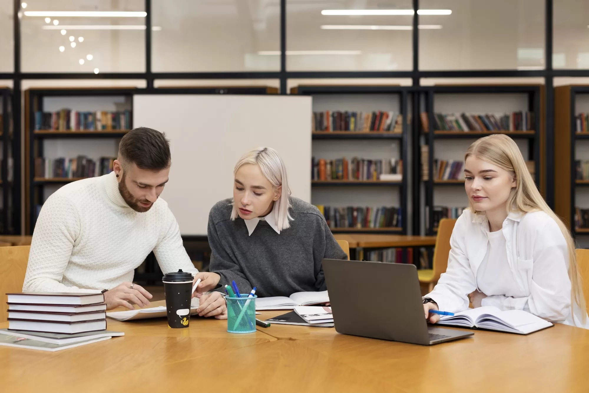 Czy na tej uczelni można pogodzić studia stacjonarne z pracą?