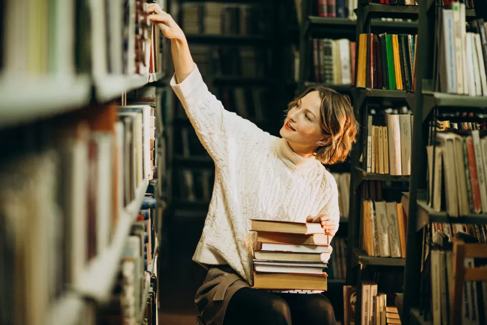 Czy uczelnia posiada własną bibliotekę i jaka jest jej jakość?