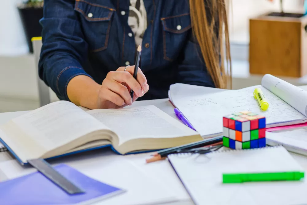 Czy na tej uczelni można pogodzić studia stacjonarne z pracą?